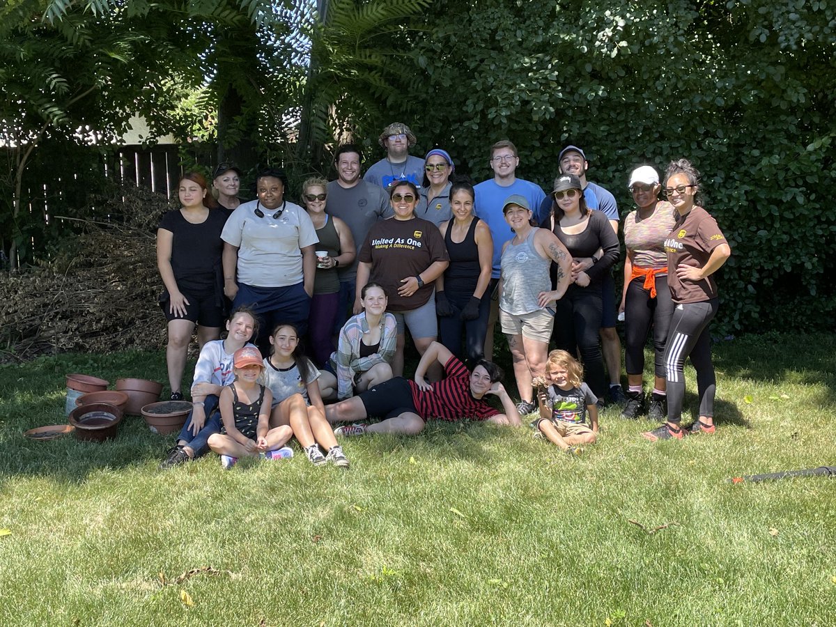 CACH sunrise team got together to paint and landscape to support Beds Plus. To all the people who sweat on Saturday morning, thank you for supporting our community. ⁦@CACHPTSups⁩ #sunrisestrong