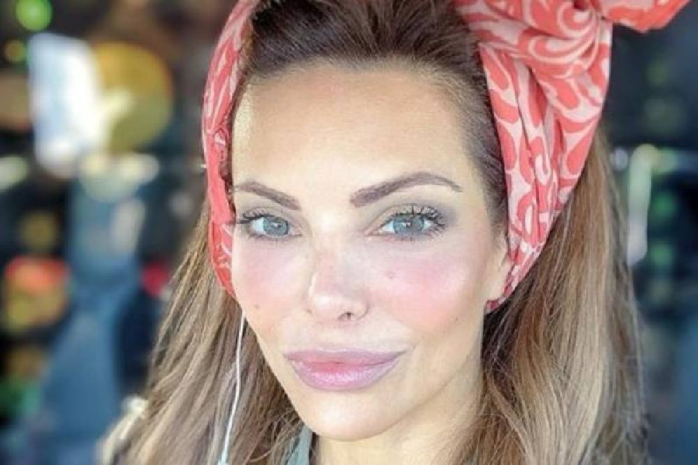 PRessSerbia's tweet image. Na ovaj način Nikolina Pišek je dolazila i do 50.000 €! Nije je izdržavao muž Vidoje, od ovoga je živela - pressserbia.com/na-ovaj-nacin-…
#NikolinaPisek #Voditeljka #PRessSerbia #PRessSrbija
