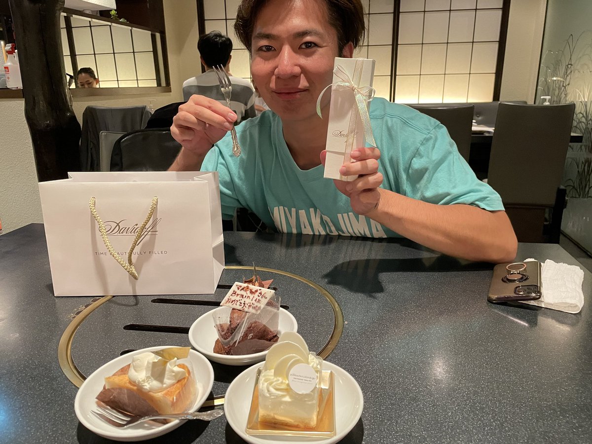 IFA_suzuki's tweet photo. マスタングさん@1Mustan5 
りささん@cocoa8114 
とBrain1位のお祝いでお食事しました！

情報発信でもありのままをさらけ出すマスタングさんですが、オフラインで何度会っても一貫した姿は、魅力的でした！

応援される人とは、こういうことなのかとリアルな事例での学びをいただきました！ https://t.co/WHWsnBanRt