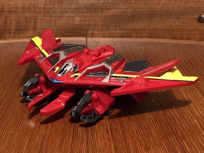 ガッツホークからのガッツグリフォンかっこ良すぎる…。上から見たシルエットも綺麗にまとまっててたまらん。 