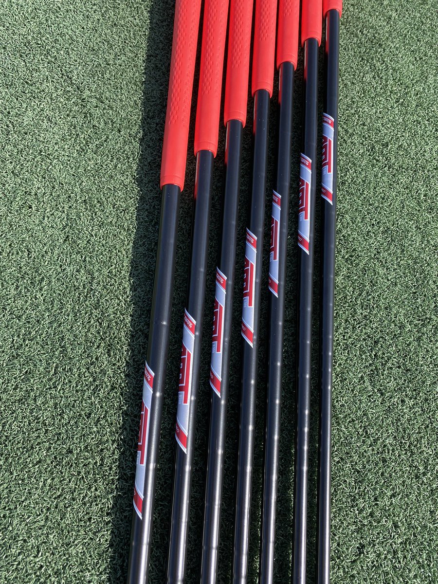 klbuildcentre's tweet photo. When retro builds turn out better than expected 😍😍😍

@Titleist T100 4-P
@truetempergolf AMT Red Onyx S300
@IOMIC_USA Sticky 2.3 Red

#custombuilt #dons #devils https://t.co/YVEL3XVsxL