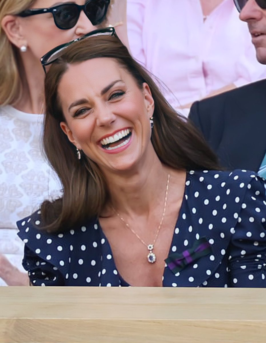 RoyallyBelle_'s tweet photo. That smile!🤩
#DuchessofCambridge #Wimbledonfinal https://t.co/MHMznRK7V4