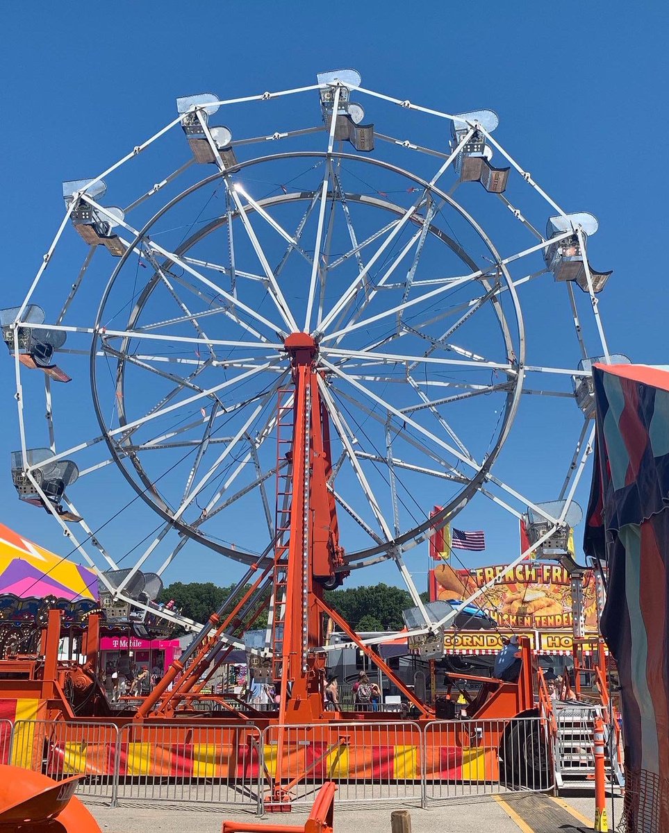 WIMSRADIO's tweet photo. Always a good time at the LaPorte County Fair! Shoutout to our sponsors @NIPSCO and Arnett Construction &amp; Roofing @dwarnett77. Visit https://t.co/Vzy3eJUUV4 for more info ☀️🎡🎟🚜 #WIMS #WHFB #locaradio #NWI #swmichigan https://t.co/dgbA8sP0Jr