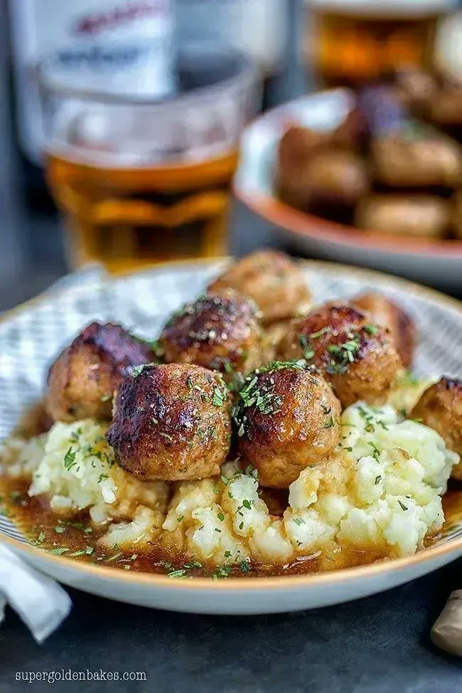 This tasty Pork Meatballs recipe is a dish that will be really popular with the whole family. Cooking it with some of our best free range pork from Blythburgh Pork will add something extra too. bit.ly/2AlLRst
