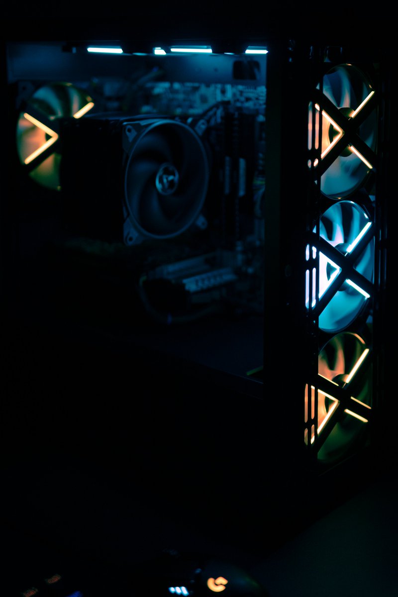 rohitagni_m's tweet photo. And here's a few shots of my boy 😎
Specs:
#AMD #Ryzen5 5600
#Corsair Vengeance LPX 16GB (dual) 3000MHz
#Zotac Geforce 1660
#Corsair VS450 PSU
512 GB of SSD (#Kingston & #Crucial)
#Arctic Freezer 34 ESports Duo
6 #Deepcool MF120GT fans
Deepcool #Macube 110 https://t.co/Jw0K9ou4TR
