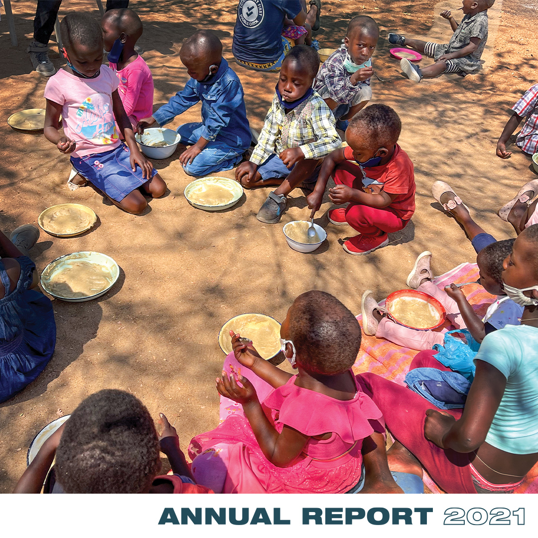 JoyceMeyer's tweet photo. In 2021, you regularly fed thousands of children in Zimbabwe at schools and through our feeding centers. See more of what you helped make possible in 2021 at https://t.co/EGZEsd4TO0 #HandOfHope #GiveHope #AR21 https://t.co/5mxHDD1jjr