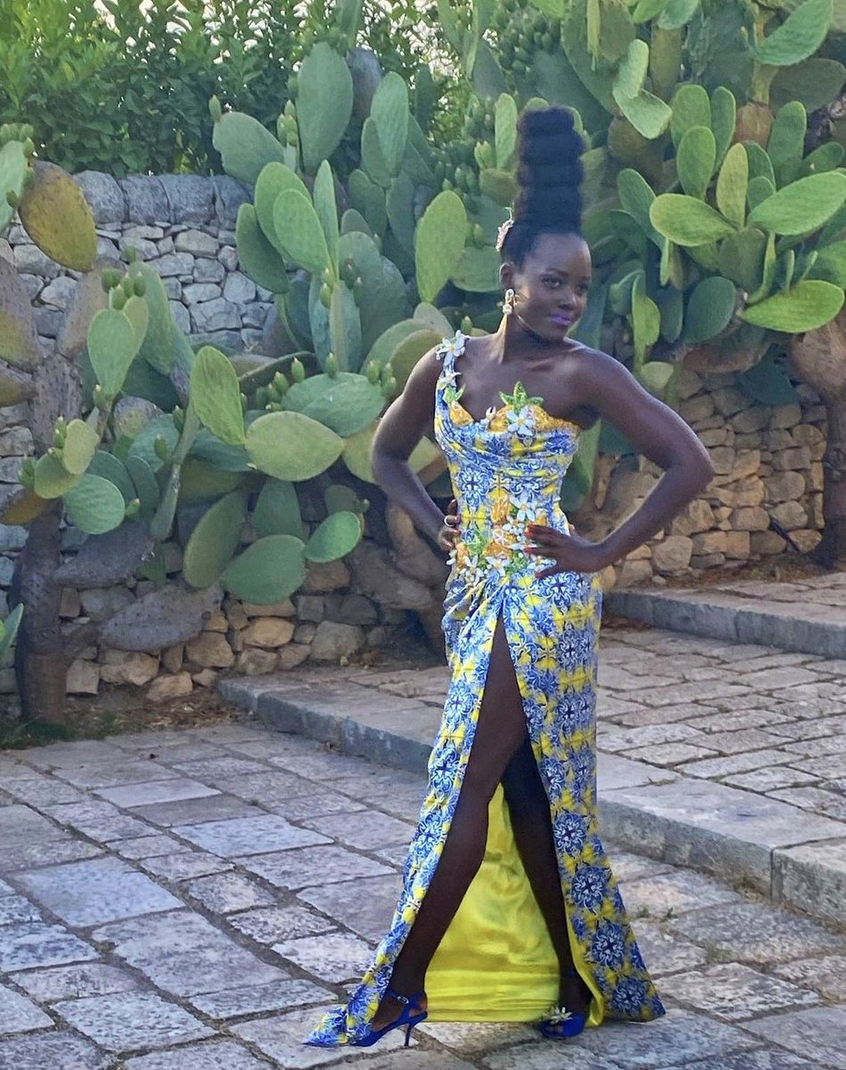 mefeater's tweet photo. Lupita Nyong’o in Dolce &amp; Gabbana ✨ https://t.co/SeIixyArNq