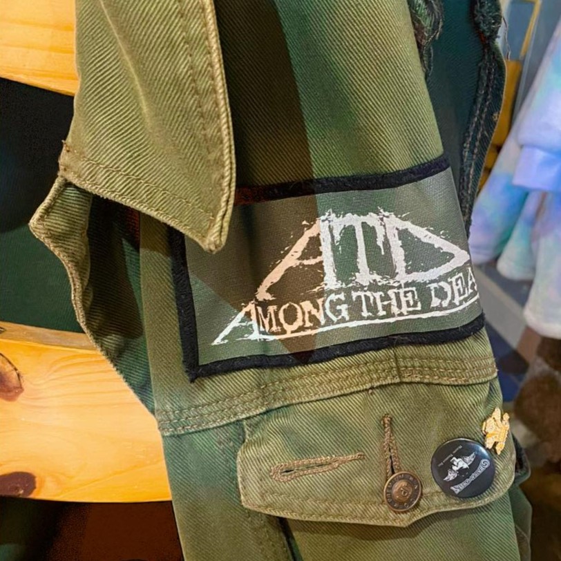 Brother @kris_in_the_morning rocking an old ATD patch today …🤘🏻😎🤘🏻
💀💀💀💀 

#amongthedead #metal #thrash #thrashgroove #band #metalband #southwales #welshmetal