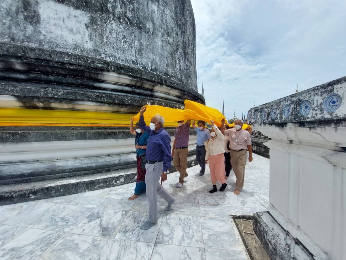 suchitra_durai's tweet photo. Blessed as a layperson to drape sacred cloth around chedi or stupa of #WatMahathat of #NakhonSiThammarat. This singular honour was bestowed by Abbot Most Ven Thepvinayagorn, who recalled fondly his time in @IITBHU_Varanasi, where he studied M.A. https://t.co/W9V8yEa9X5