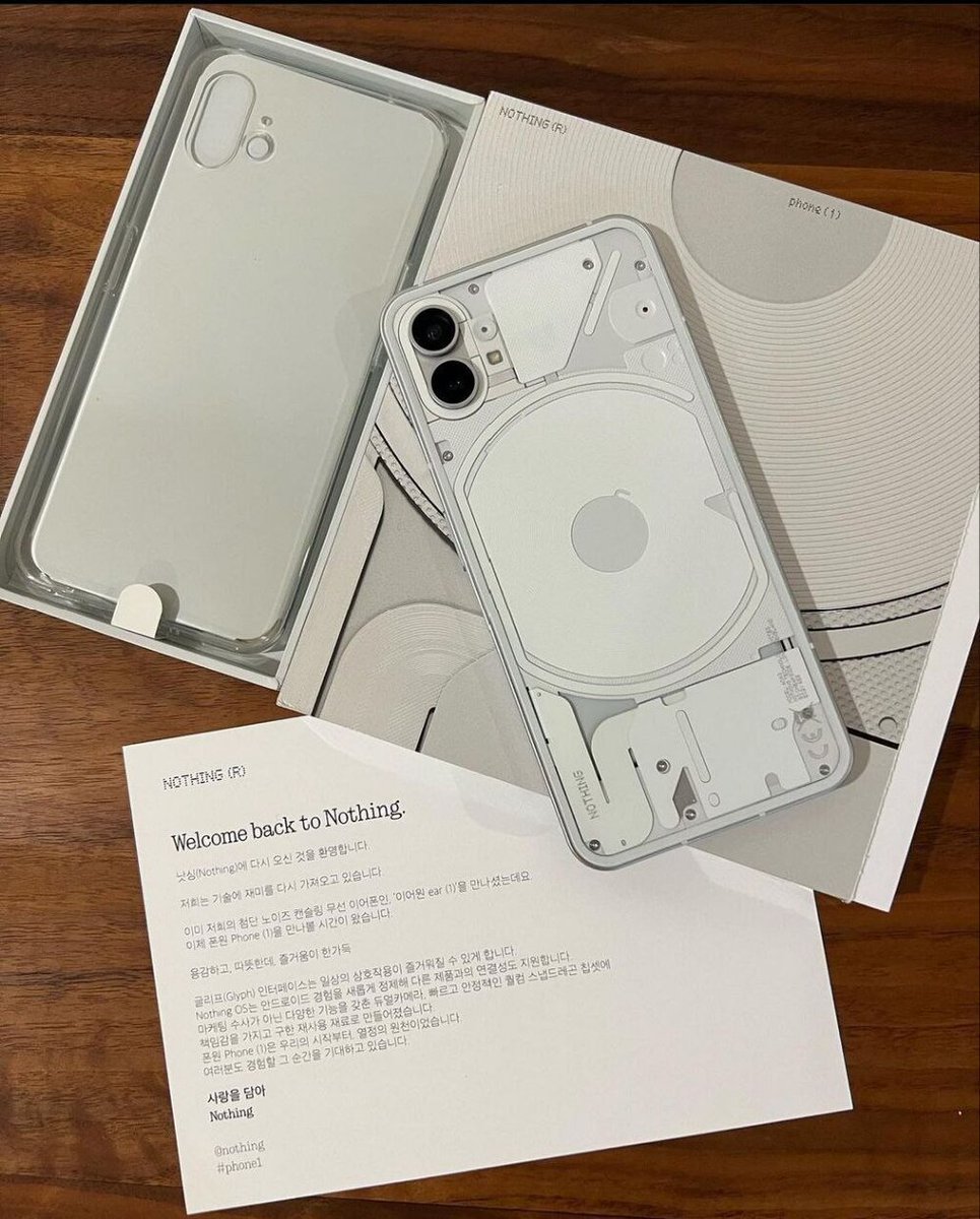 ShishirShelke1's tweet photo. Nothing Phone 1 Unboxed !
Transparent Case inside the Box https://t.co/4cGdayocSd