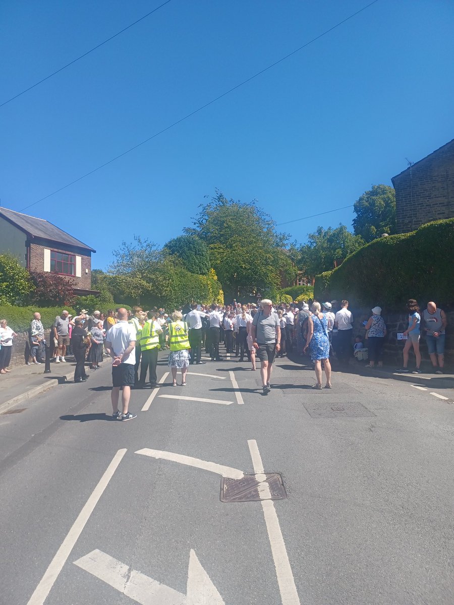 Well that was unexpected, no road closures in place for the Gee Cross Well Dressing &amp; I was asked to help close roads for public safety. I drew the short straw of running up Joel Lane to stop cars coming down into the procession 🥵

Well done to all the volunteers 👍 #COMMUNITY