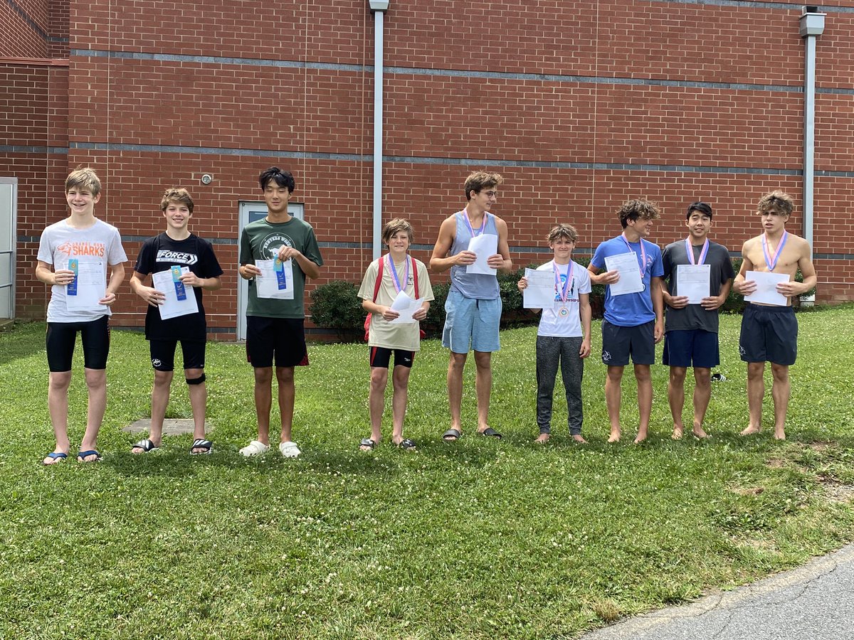 NVSLDive's tweet photo. Congrats to Isabelle of Oakton and Ivor of Vienna Woods. Our 3M Intermediate champs. Senior Girls will be starting at about 12:15. https://t.co/tW3ug9htSQ