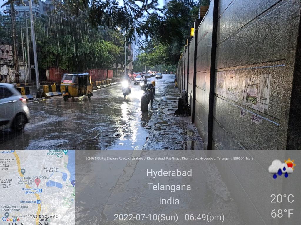 Ratnakar_SE's tweet photo. Monsoon Teams are continuously at work clearing water stagnations @ various locations of Khairtabad Zone, GHMC. For any Emergency call   04021111111. For Citizens always.
@GadwalvijayaTRS @arvindkumar_ias @CommissionrGHMC @ZC_Khairatabad @GHMCOnline https://t.co/YXXhG7SiU1