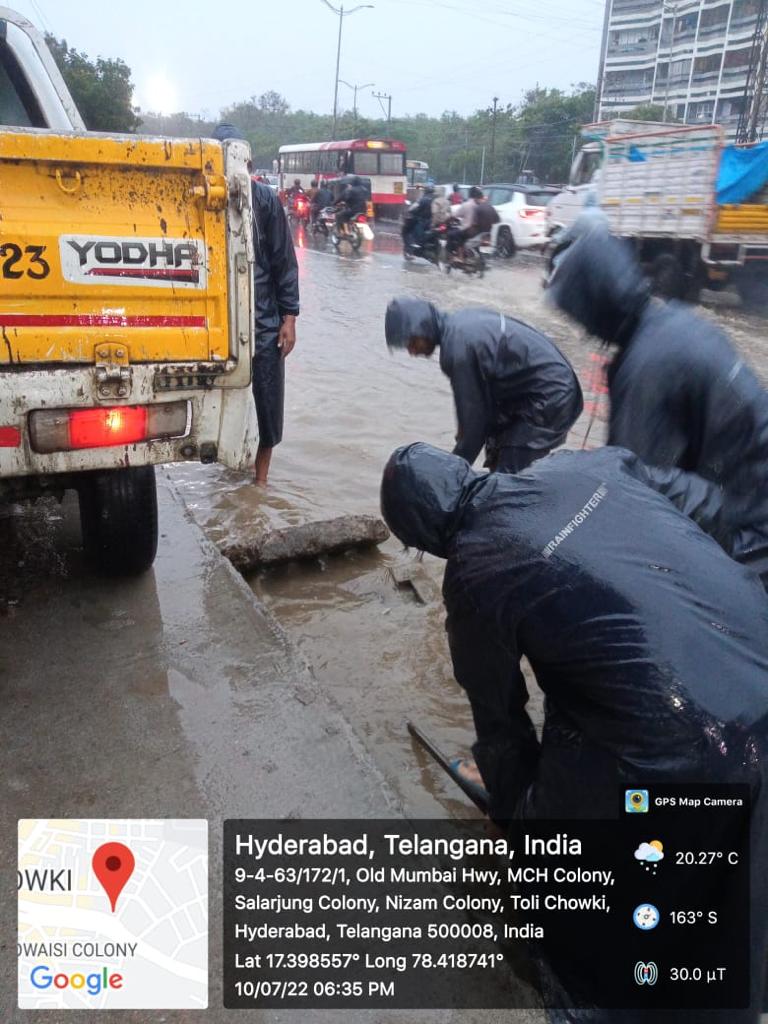 Ratnakar_SE's tweet photo. Monsoon Teams are continuously at work clearing water stagnations @ various locations of Khairtabad Zone, GHMC. For any Emergency call   04021111111. For Citizens always.
@GadwalvijayaTRS @arvindkumar_ias @CommissionrGHMC @ZC_Khairatabad @GHMCOnline https://t.co/YXXhG7SiU1