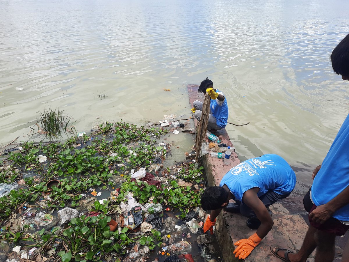 #InsanTeriGangaMaily
#week76

Clean up drive.

Volunteers of the organization collected almost 80 Kg of garbage today....facebook.com/19368335699764…

#Pahchanfoundation
#CleanGanga #SaveGanga #SDGs #Goal13 #ClimateAction #Goal14 #LifeBelowWater #Titagarh #Kolkata #WestBengal #india