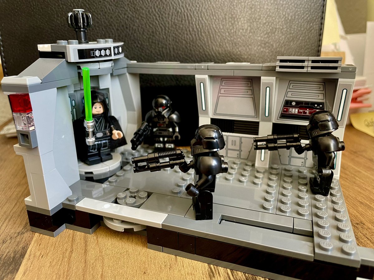 PCDACakes's tweet photo. Possibly my favourite rest day activity (building Lego)…need to study in a bit, after the tennis 😉 #LEGO #legogeek https://t.co/joqp5eoaI4