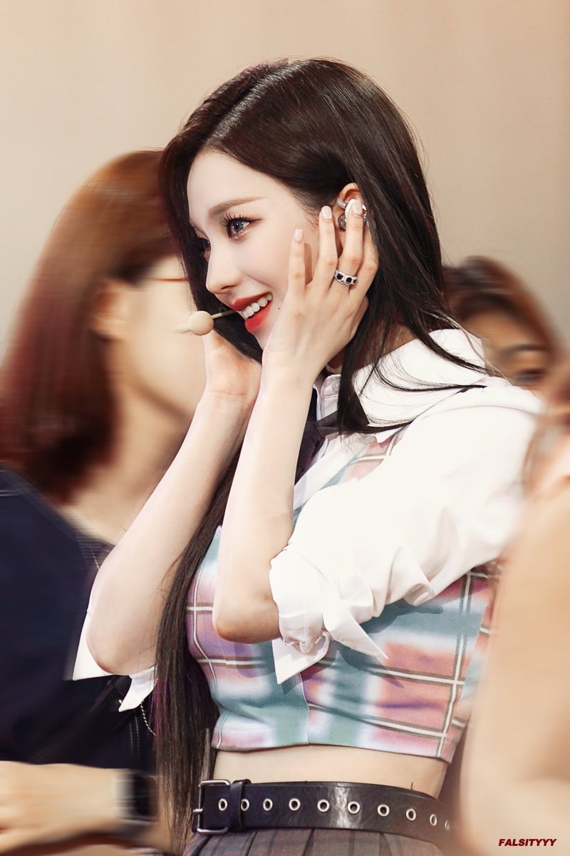 MYTY_00's tweet photo. 220708 KARINA 💙1️⃣
Cre: @Falsityyy
#aespaOnGMA 
#aespa #æspa #에스파 
#KARINA #카리나 https://t.co/PiJZe1q1BK