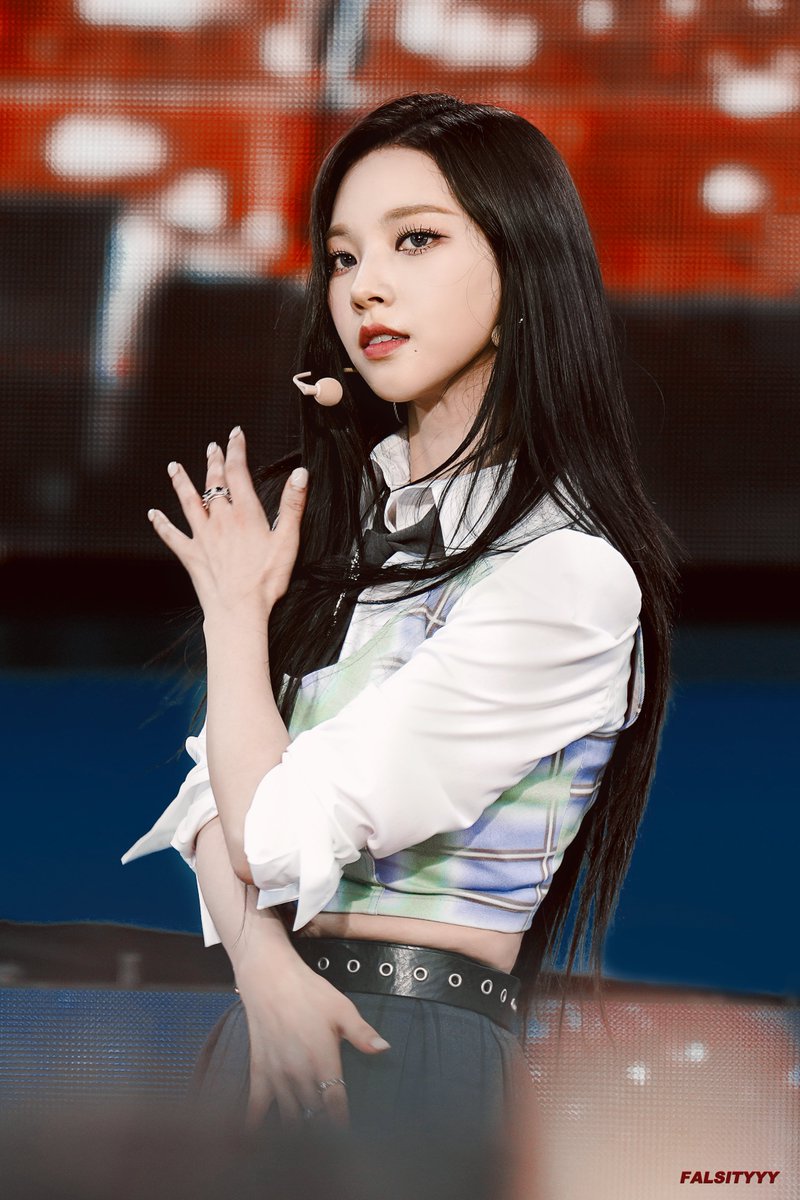 MYTY_00's tweet photo. 220708 KARINA 💙1️⃣
Cre: @Falsityyy
#aespaOnGMA 
#aespa #æspa #에스파 
#KARINA #카리나 https://t.co/PiJZe1q1BK