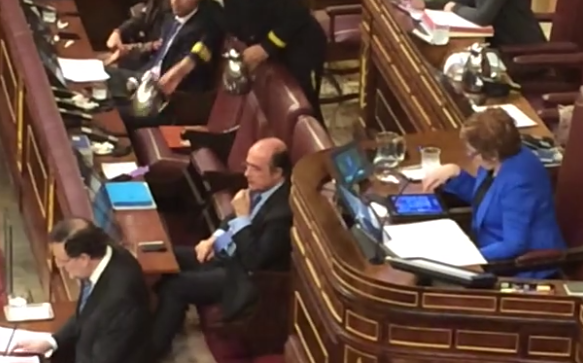Spol_Moments's tweet photo. Congress of Deputies Vice President Celia Villalobos (PP) playing Candy Crush during the debate on the state of the nation (2015) https://t.co/37uW261yPf