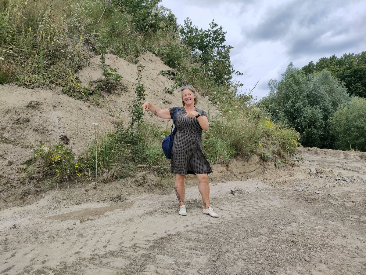 sterestherster's tweet photo. Op de plek waar m'n huis komt 🎉. #040 #teVeld #Eindhoven #Minitopia
Zo'n leuke middag gehad met m'n nieuwe buren ❤️. https://t.co/Cl4MCIBQ7p