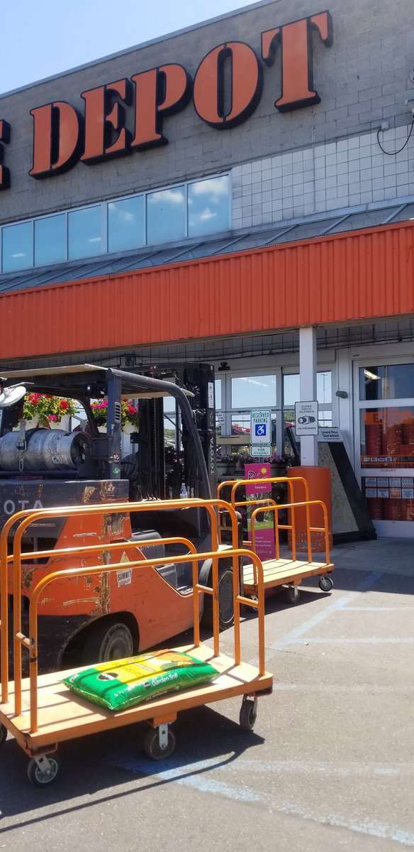 BonafideLay's tweet photo. @homedepot Why is your equipment parked in the designated handicap parking space? https://t.co/uUuxD4bqzr
