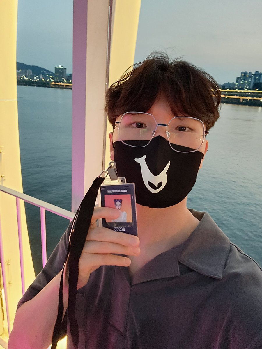 PF41791983's tweet photo. 홀더들의 열기만큼이나 뜨겁고 설렌 선미야 홀더 파티!!! 인생 첫 홀더 파티였는데 선미 님도 뵙고, 공연도 정말 제대로 즐기고 왔다. 앞으로가 더욱 기대된다 :)
What a amazing Sunmiya Holder Party!!! Looking forward to more in the future :)
#SunmiyaClub #MIYA #Sikirio https://t.co/DNaqiAIHed