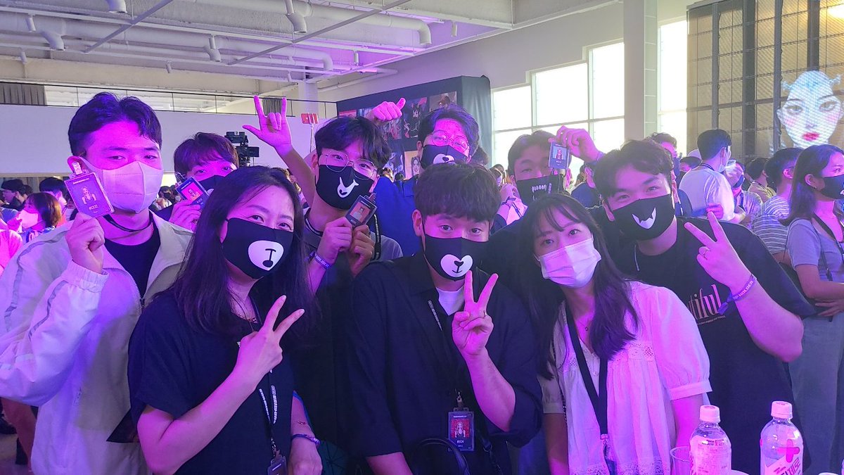 PF41791983's tweet photo. 홀더들의 열기만큼이나 뜨겁고 설렌 선미야 홀더 파티!!! 인생 첫 홀더 파티였는데 선미 님도 뵙고, 공연도 정말 제대로 즐기고 왔다. 앞으로가 더욱 기대된다 :)
What a amazing Sunmiya Holder Party!!! Looking forward to more in the future :)
#SunmiyaClub #MIYA #Sikirio https://t.co/DNaqiAIHed