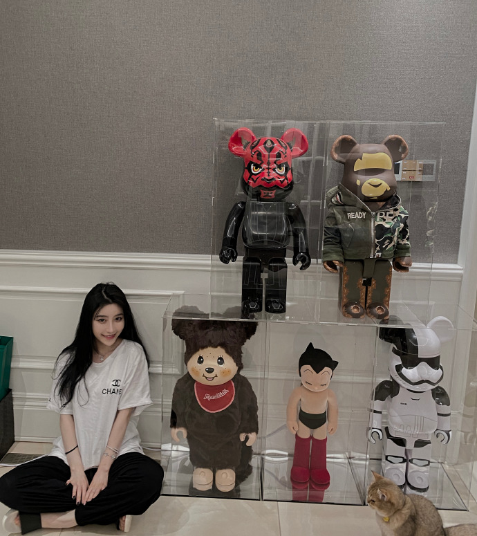 XuieMee's tweet photo. When the heart speaks ,you should hear it.even if it's as soft as a whisper https://t.co/z8mhg6AUmS