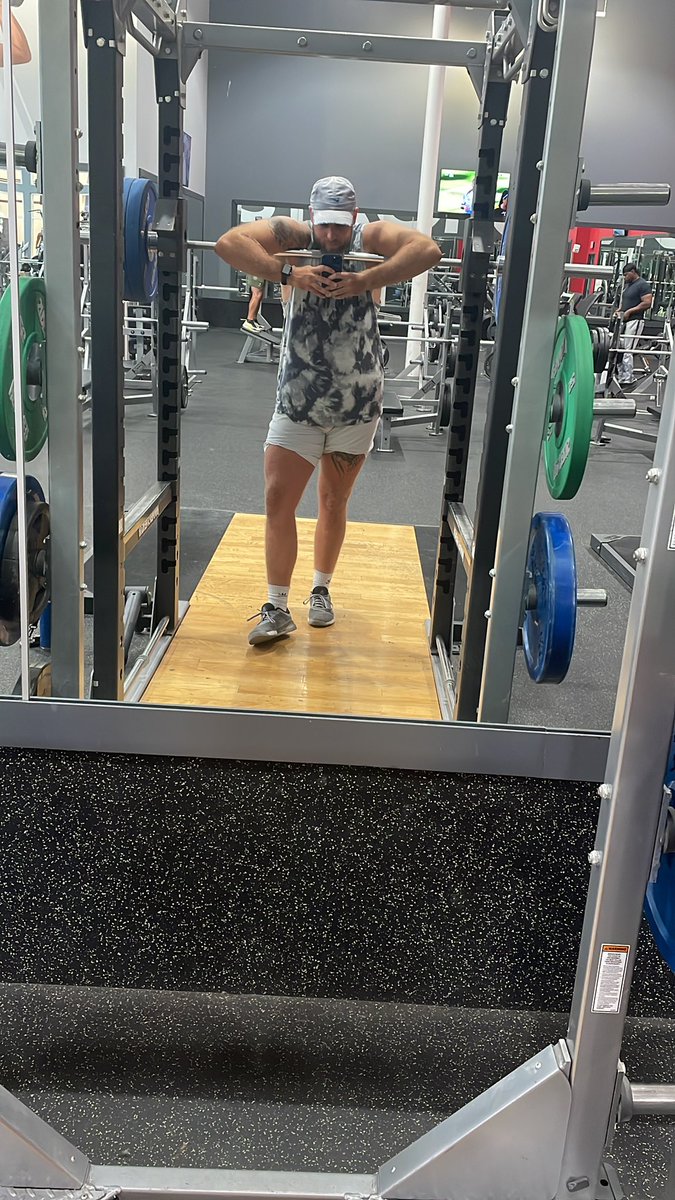Heath_Slam12's tweet photo. Heavy front squat days ain’t it. https://t.co/vC8Vo4NKzq
