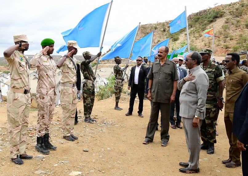 HarunMaruf's tweet photo. BREAKING: First official pictures of Somali soldiers who completed training in Eritrea meeting with president @HassanSMohamud. Photos by @hawelti https://t.co/w2c3XoAnyK
