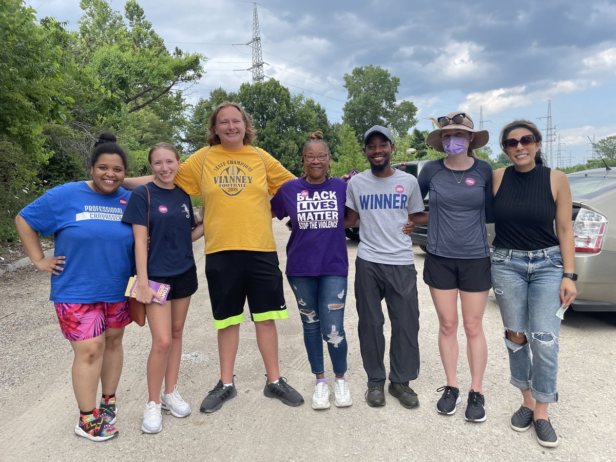MccawTonya's tweet photo. What a wonderful weekend it was hitting the streets in the 22nd Ward! I want to thank all volunteers who came out this weekend to help knock on hundreds of doors in the 22nd Ward! If you want to help create a #New22, inbox me for ways to get involved. https://t.co/z4olQkJSDC
