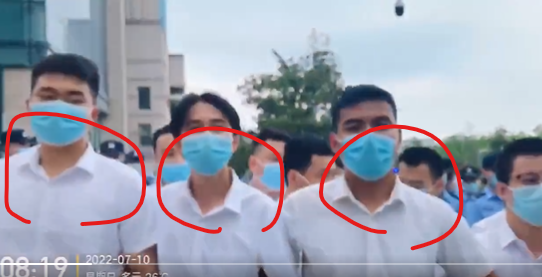 expose_ccp2023V's tweet photo. @SolomonYue FYI, Sir, those in white-shirt are NOT ordinary people, but the thugs-in-uniform(police in China) wearing no uniform to cover up the brutal police #HumanRightsViolations: 
https://t.co/CtEdxXr4p1 https://t.co/kqTenAPMBw