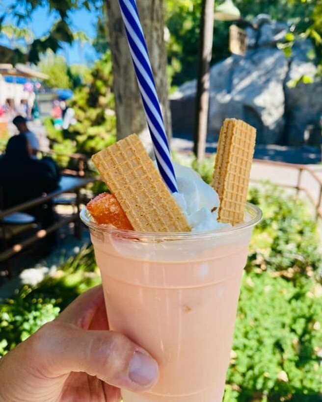 MouseWait's tweet photo. The Orange Cream shake from Smokejumpers Grill. Tastes like creamsicle and comes with two vanilla wafer cookies and is topped with whipped cream. pc grapesoda #mousewait #mousewait #anaheim #disneyland #disneycaliforniaadventure #dca #grizzlypeakrecreati… https://t.co/Ihpreb5fPN https://t.co/3B8QYErTCu