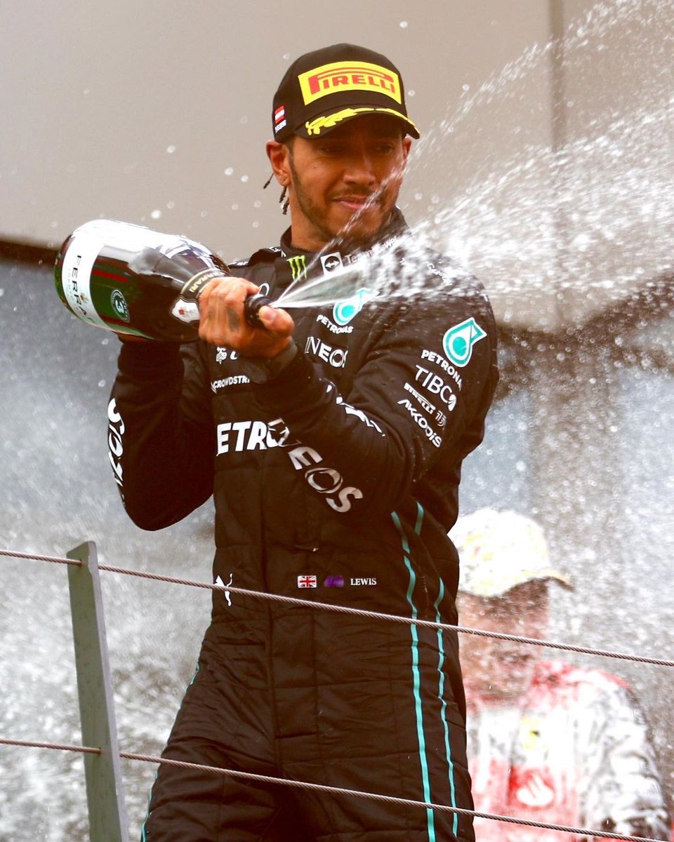 LH44NEWS's tweet photo. 📸 | “O resultado de hoje foi possível devido às longas horas da equipe para colocar o carro em forma. Foi um pedido alto. Fizemos algumas boas melhorias e definitivamente continuaremos trabalhando para mais. Eu posso sentir essa vitória se aproximando.”

📲 Lewis via Instagram https://t.co/9WpEZG0VIh