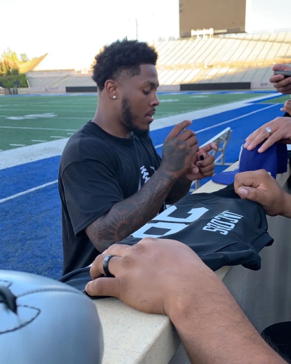 918RaiderNation's tweet photo. Thank you @iAM_JoshJacobs for taking the time for 918 Raider Nation yesterday. We appreciate you and all you do for the community, especially our youth! 

#Raiders https://t.co/7JAy1NTO3Q