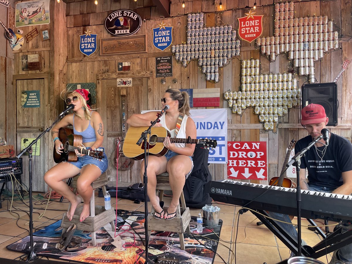 We are off! ⁦@darbysparkman_⁩ Julianna Rankin and ⁦@benkadmusic⁩ starting off our Sunday jam.