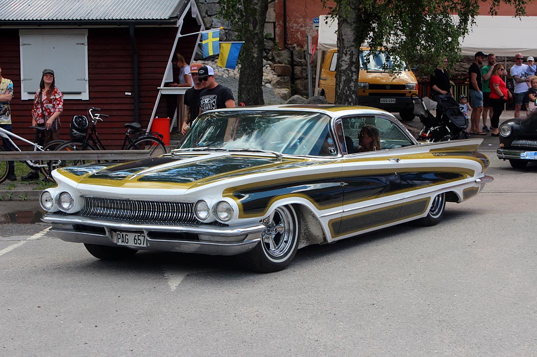 Caltex_98's tweet photo. Lördagens höjdpunkt på #SummerMeet2022 är #CustomsOfSweden #Leadparkeing i #Skultuna. Alla russin i kakan på samma ställe! / The cream of the crop at Västerås Summer Meet 2022 gather at Customs of Sweden's #carshow. #customcars #40ford #bilträff #59buick #56Ford #StreetRod https://t.co/MDFVBFhYQ0