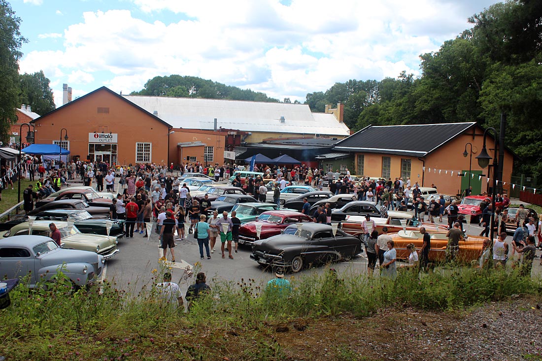 Caltex_98's tweet photo. Lördagens höjdpunkt på #SummerMeet2022 är #CustomsOfSweden #Leadparkeing i #Skultuna. Alla russin i kakan på samma ställe! / The cream of the crop at Västerås Summer Meet 2022 gather at Customs of Sweden's #carshow. #customcars #40ford #bilträff #59buick #56Ford #StreetRod https://t.co/MDFVBFhYQ0