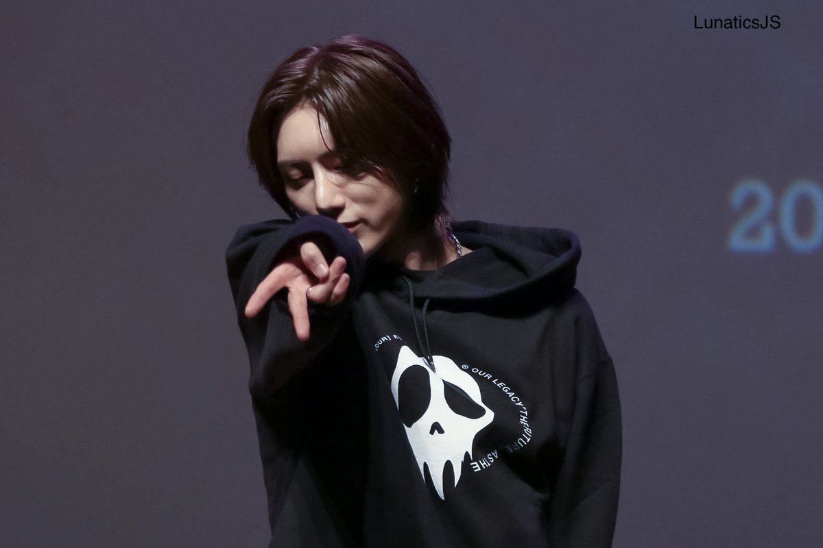 LunaticsJS's tweet photo. 20220709 Hyunseung 1st talk concert https://t.co/UjZ8qzvOzm