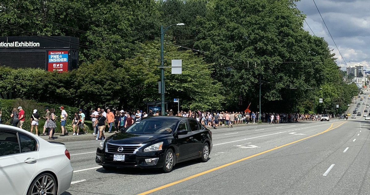 aYVRrenter's tweet photo. #vcbw
Your poorly planned event forced people to walk on Hastings street with cars - super dangerous!
I hope no one got hit…
How do we get refunds if we didn’t even get in to the event? @VCBW https://t.co/kgzm6xk6WQ