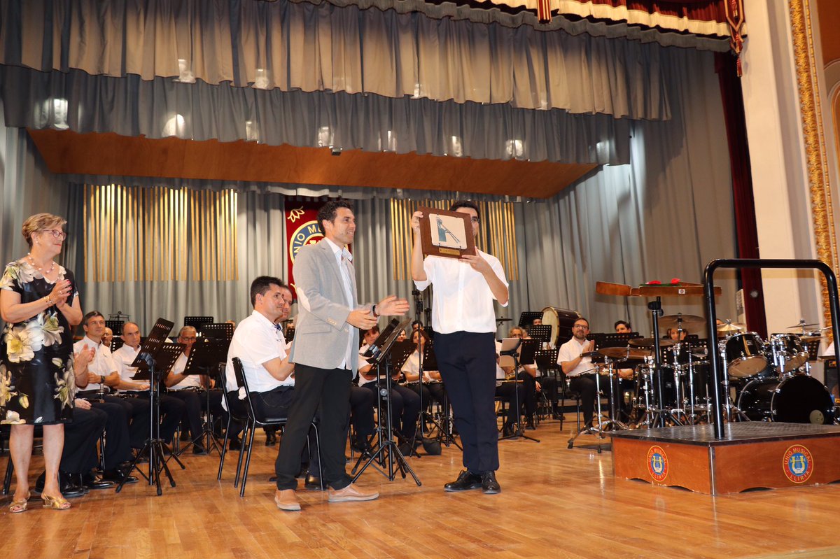 🎼 @LliriaCityMusic va recordar la figura del mestre Joan Garcés Queralt amb un gran homenatge musical que van  protagonitzar  dos de les agrupacions que va dirigir, la Banda Municipal de Castelló i la Banda Simfònica <a href="/U_M_Lliria/">Unió Musical de Llíria</a>. 
#LlíriaCityOfMusic