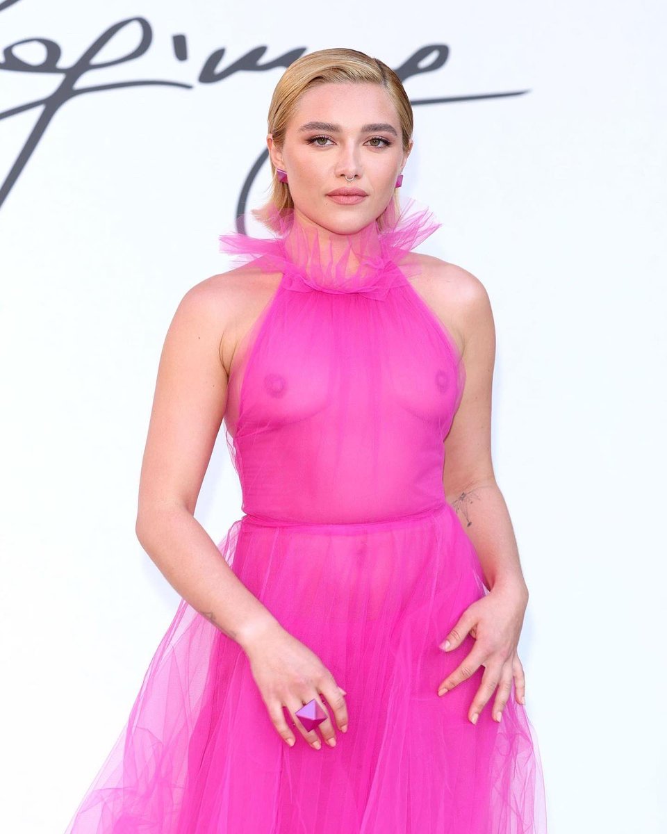 bestofpugh's tweet photo. florence pugh you are perfect https://t.co/j5Fg3zSiHo