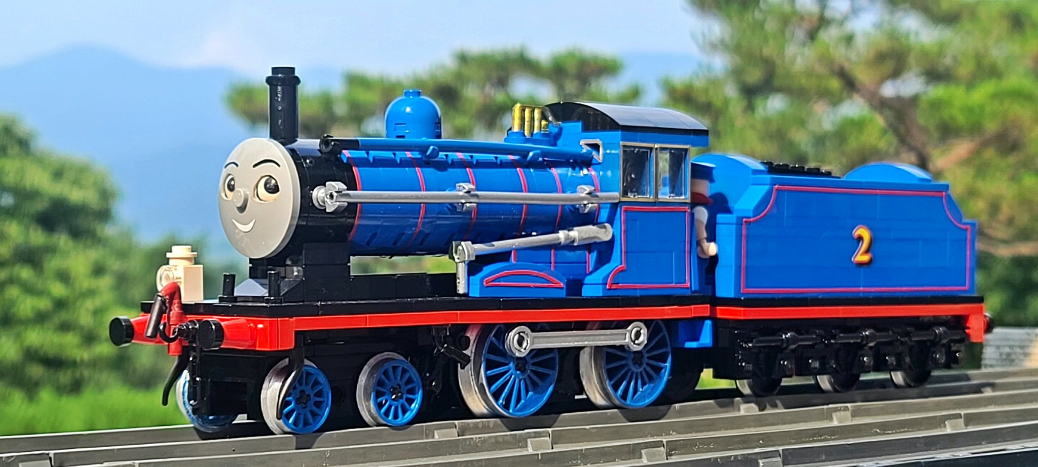 Forbindelse cylinder muskel Branchline Yang on Twitter: "LEGO Edward The Blue Engine This is my first  build using L-wheels! I decided that M-wheels didn't suit him well, and  revised his times numerous times for the