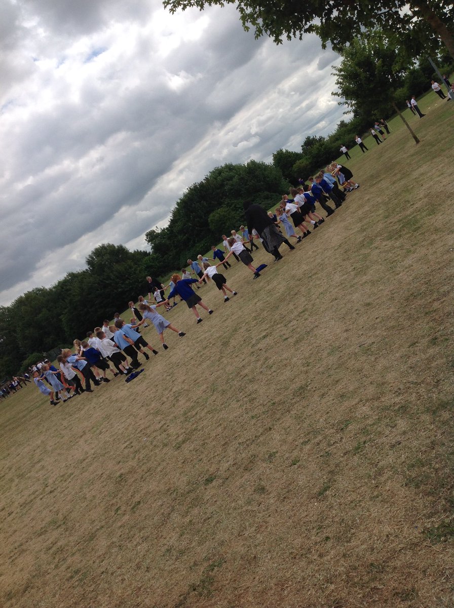 wla_y1's tweet photo. Team work makes the dream work💪🏻 #transitionteamwork #newclass #hoopchallenge https://t.co/j0MRxcetEF