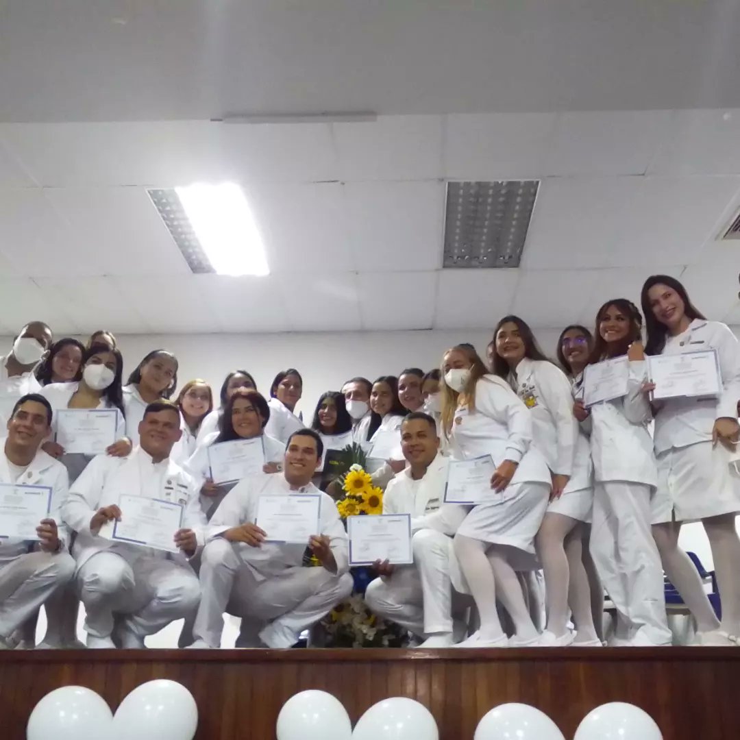 Acreditados como especialistas en Cuidados Intensivos 31 enfermeros del Hospital Central, gracias al trabajo emprendido por el gobernador Freddy Bernal, conjuntamente con el Dr. Angel Chacón, Autoridad Única de Salud del Táchira y presidente de Corposalud,