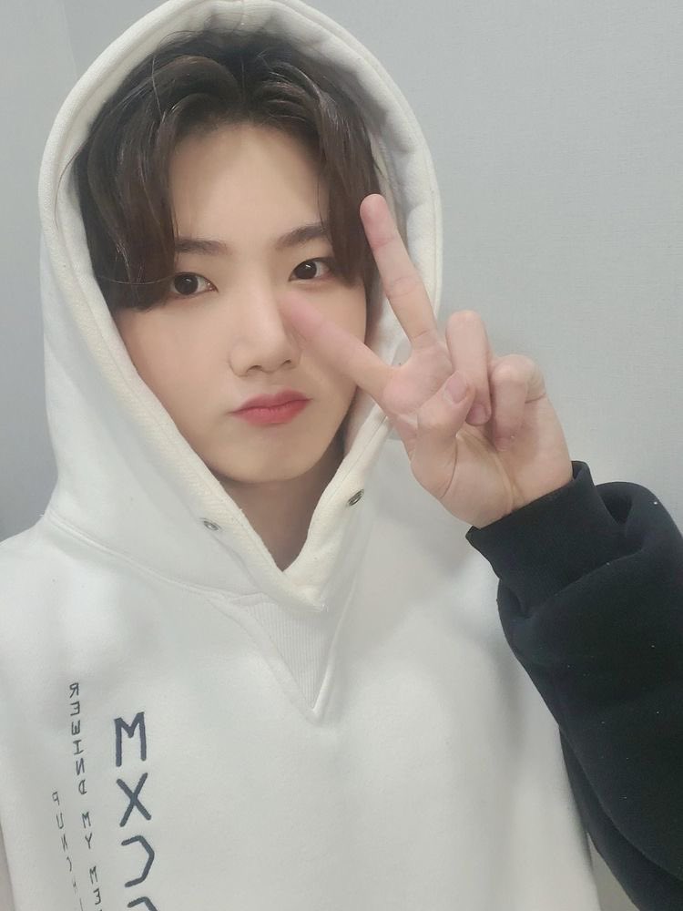 kyutiethings's tweet photo. this is a new account dedicated to random clips of #TREASURE's charming vocalist #JUNKYU doing things 🫶

#KIMJUNKYU #TEUME #TEUFIND https://t.co/IvuD2QFzPR