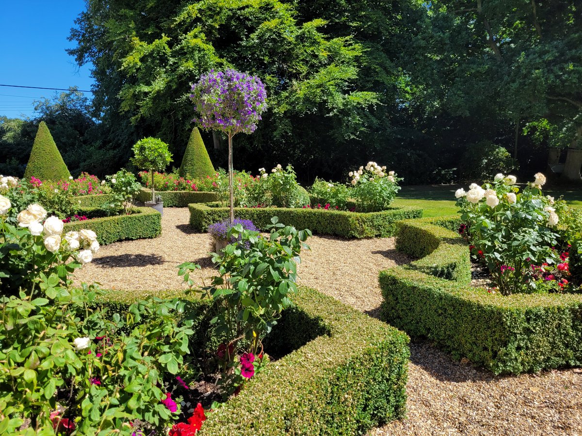 LucieMR's tweet photo. Visited the beautiful #SwafieldHall gardens with my parents this afternoon @NGSOpenGardens @ngsnorfolk https://t.co/FeYa5kobL7