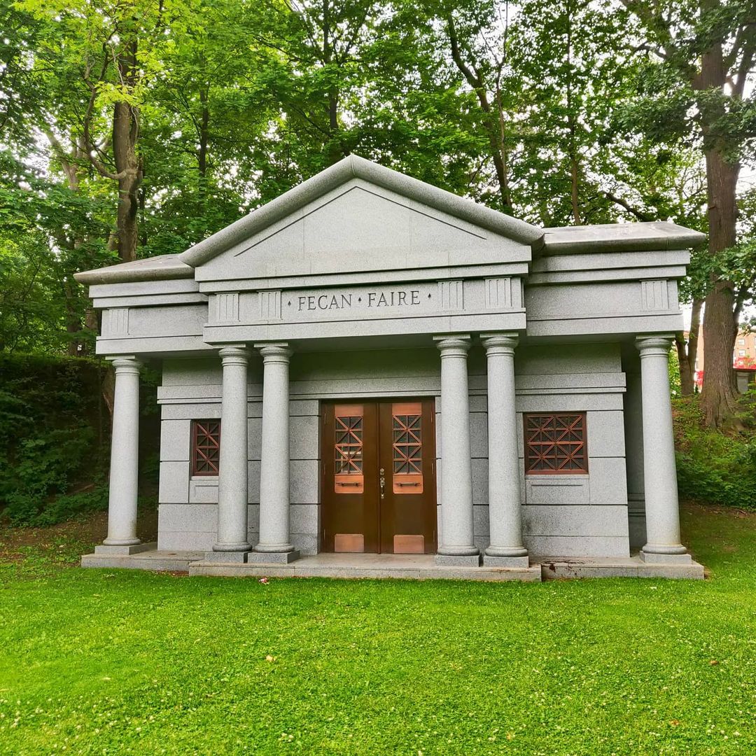 MPGC_GTA's tweet photo. It's the perfect time of year to go out and experience the beautiful spaces of Mount Pleasant Cemetery. Where is your favourite spot to explore during the summer months? 👇

📷: gilles12martin (IG) https://t.co/mNFtoVzweB