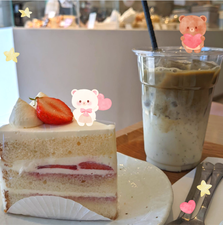 alyssianbear's tweet photo. What I had after stream today. Good reason to touch grass no? 🍰✨ #HappySunday #cakesunday https://t.co/VuKN9Qnmx6