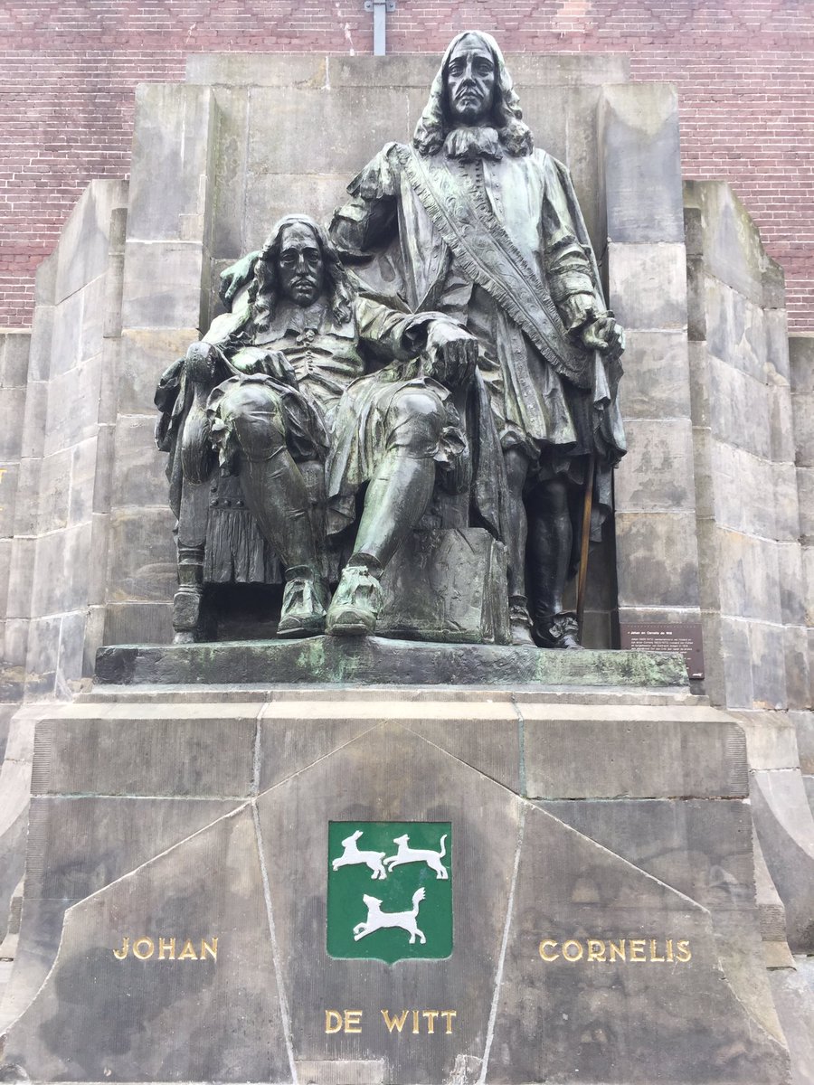 jeroenbreen's tweet photo. Dagje varen van Dordrecht naar Heusden......en wie kom je dan tegen? Jawel de eerste #actuaris ooit: #JohandeWitt en z’n broer! https://t.co/DeF1nfQHEh